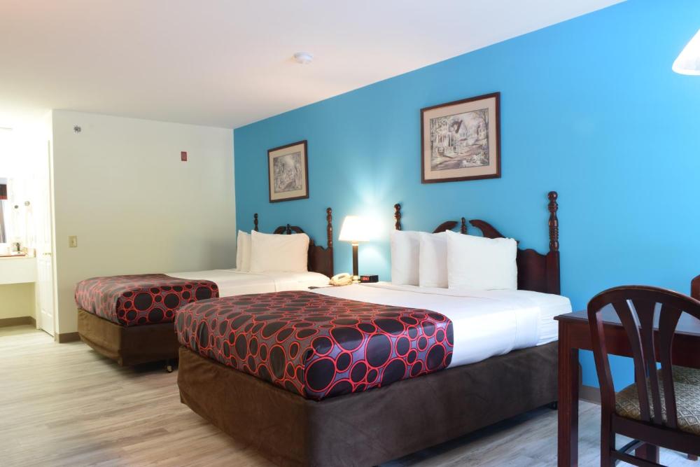 Deluxe Queen Room interior